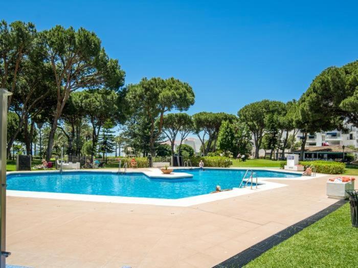 Apartamento De 2 Dormitorios En Playas Del Duque Marbella Buitenkant foto