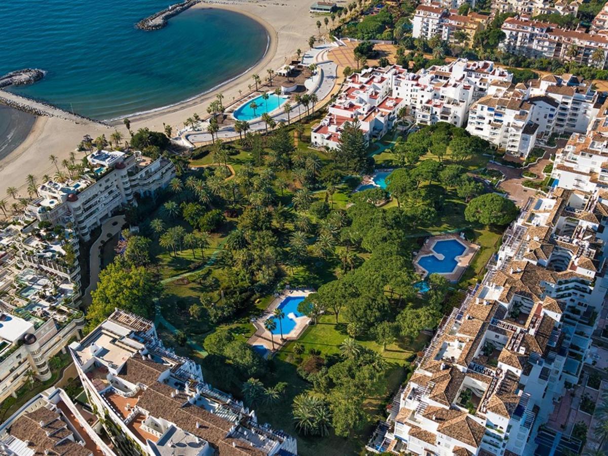 Apartamento De 2 Dormitorios En Playas Del Duque Marbella Buitenkant foto