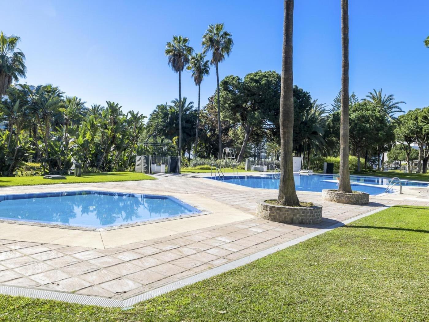 Apartamento De 2 Dormitorios En Playas Del Duque Marbella Buitenkant foto