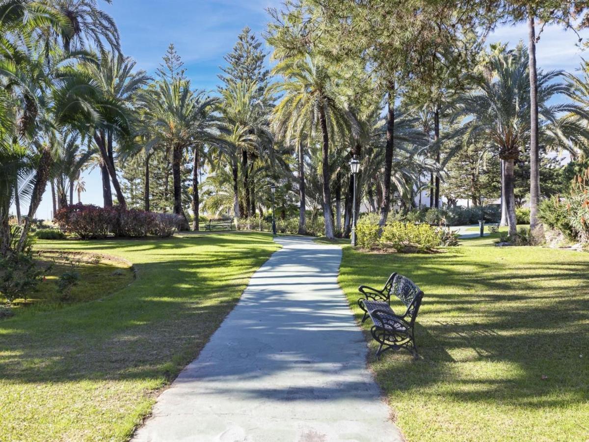 Apartamento De 2 Dormitorios En Playas Del Duque Marbella Buitenkant foto